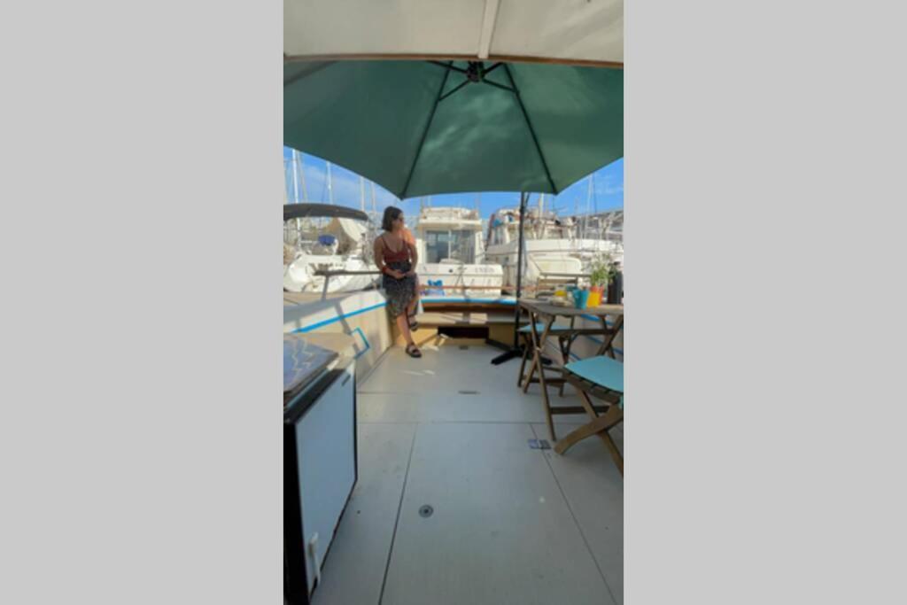 Beautiful 70S Vintage Yacht Boat In Barcelona Hotel Sant Adria de Besos Luaran gambar
