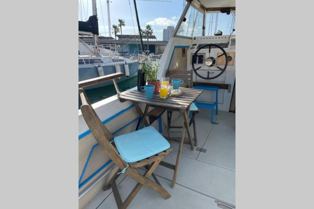 Beautiful 70S Vintage Yacht Boat In Barcelona Hotel Sant Adria de Besos Luaran gambar