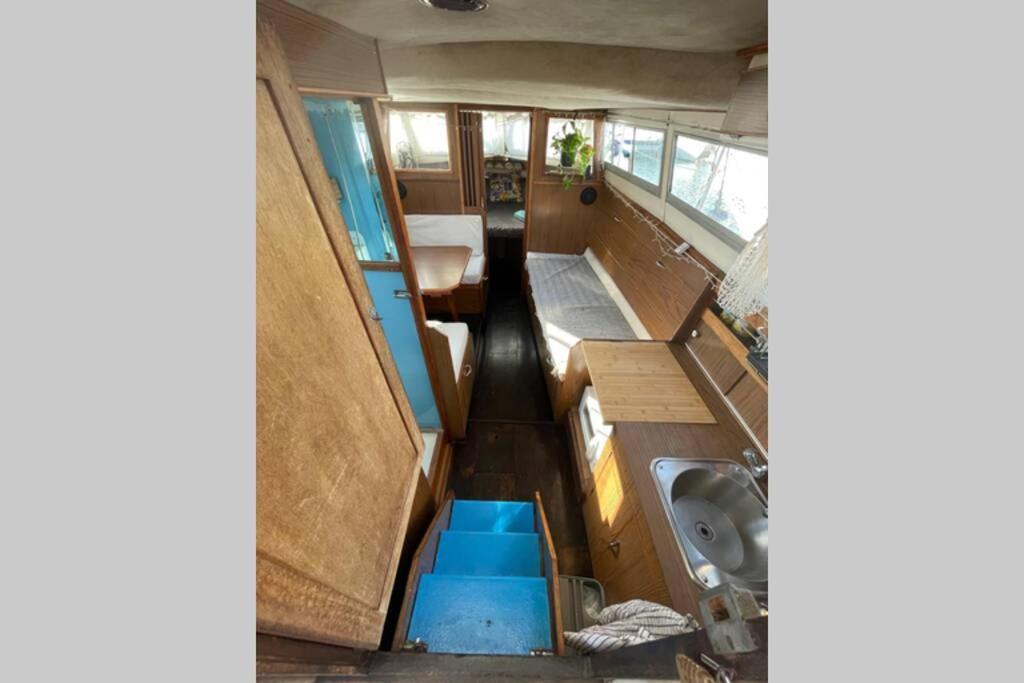 Beautiful 70S Vintage Yacht Boat In Barcelona Hotel Sant Adria de Besos Luaran gambar