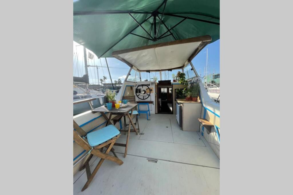 Beautiful 70S Vintage Yacht Boat In Barcelona Hotel Sant Adria de Besos Luaran gambar