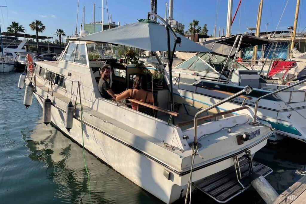 Beautiful 70S Vintage Yacht Boat In Barcelona Hotel Sant Adria de Besos Luaran gambar