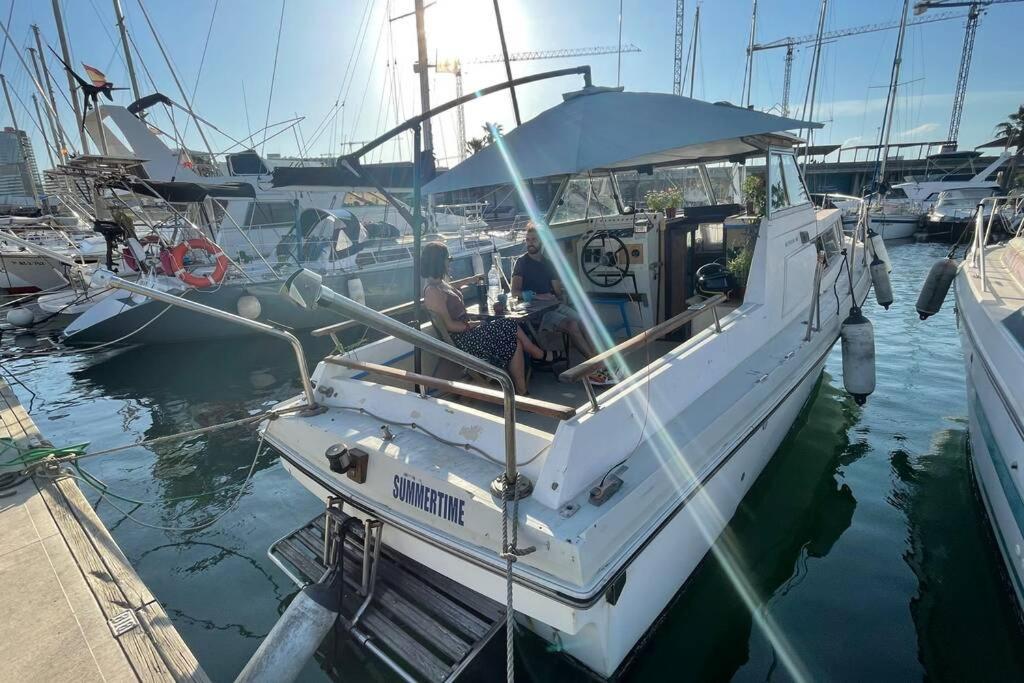 Beautiful 70S Vintage Yacht Boat In Barcelona Hotel Sant Adria de Besos Luaran gambar