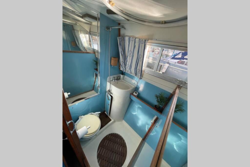 Beautiful 70S Vintage Yacht Boat In Barcelona Hotel Sant Adria de Besos Luaran gambar